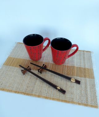 Set 2 tazze + 2 bacchette giapponesi