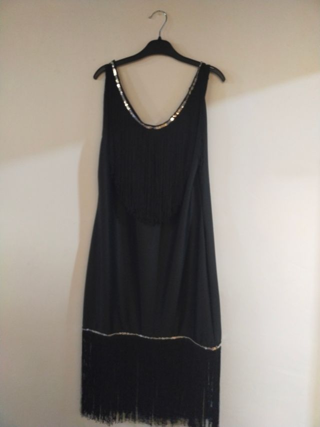 Vestido Charlestón Negro con Flecos