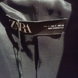 Levita gris Zara