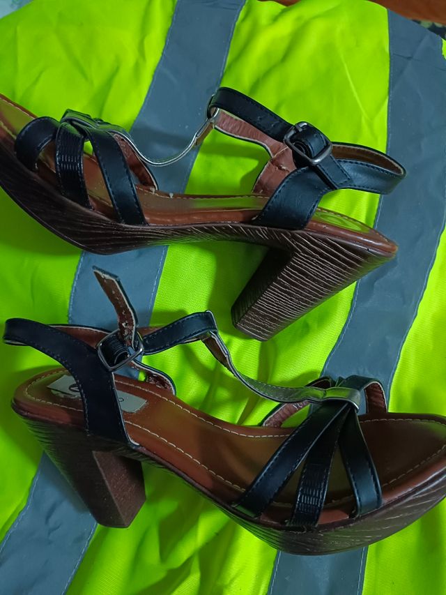 Sandalias SI ME COMPRAS OTRA COSA TE LAS REGALO