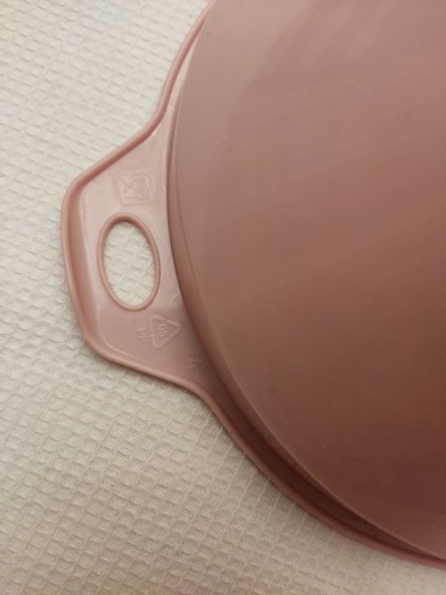 Imbuto rosa + cucchiaio per pasta giallo