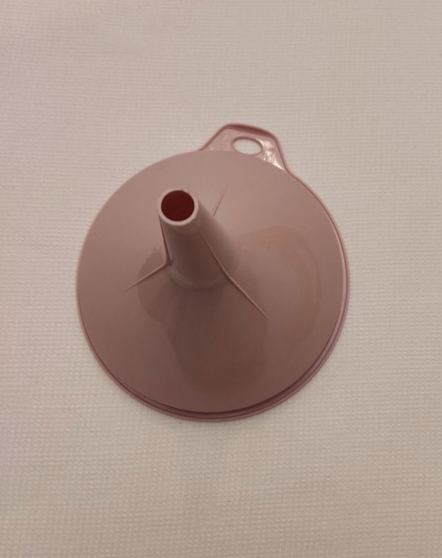 Imbuto rosa + cucchiaio per pasta giallo