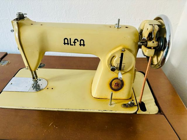 Máquina de coser Alfa.