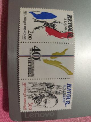 2 sellos Francia. 1985. 40 Aniversario Victoria
