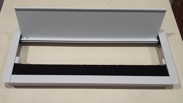 Tapa pasacables para mesa