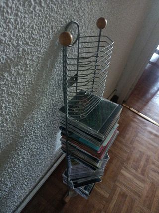 Estantería de madera y metal para 60 CDs