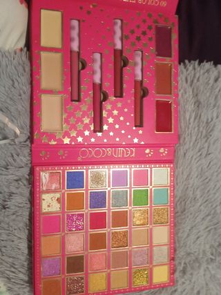 Paleta maquillaje estilo libro 60 colores 