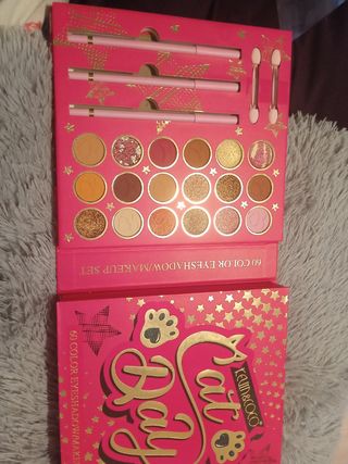 Paleta maquillaje estilo libro 60 colores 