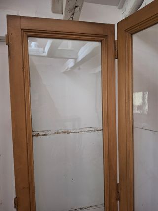 Biombo antiguo 2 puertas -madera y cristal.