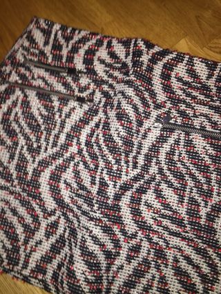 Mini Falda Zara - Negra y Roja - Talla S