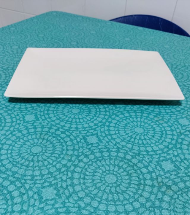 Vassoio rettangolare in porcellana bianca