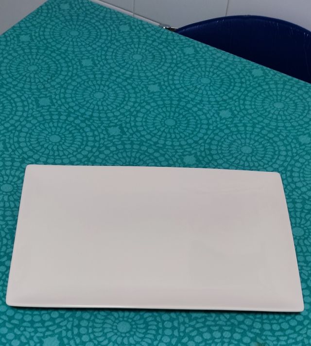 Vassoio rettangolare in porcellana bianca