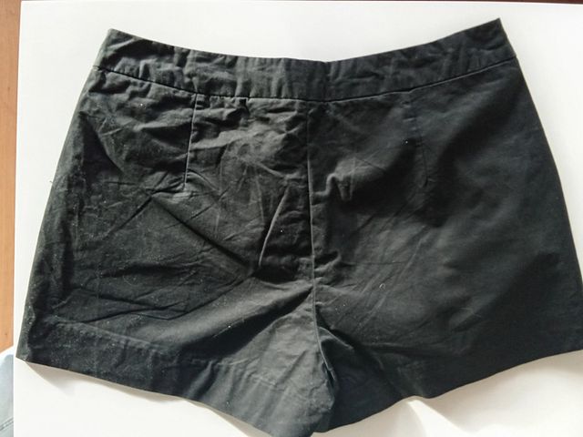 Pantalon corto negro de algadon. Sfera. M.