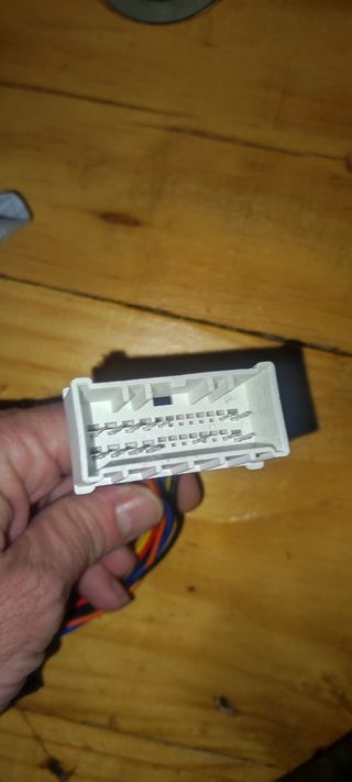 Cable ISO Kia Carnival 2009.