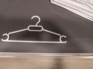 12 Perchas blancas plástico niños (26cm)