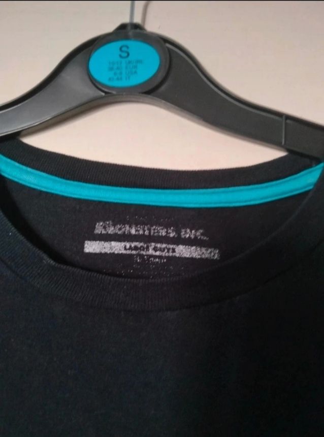 Camiseta negra estampada hombre