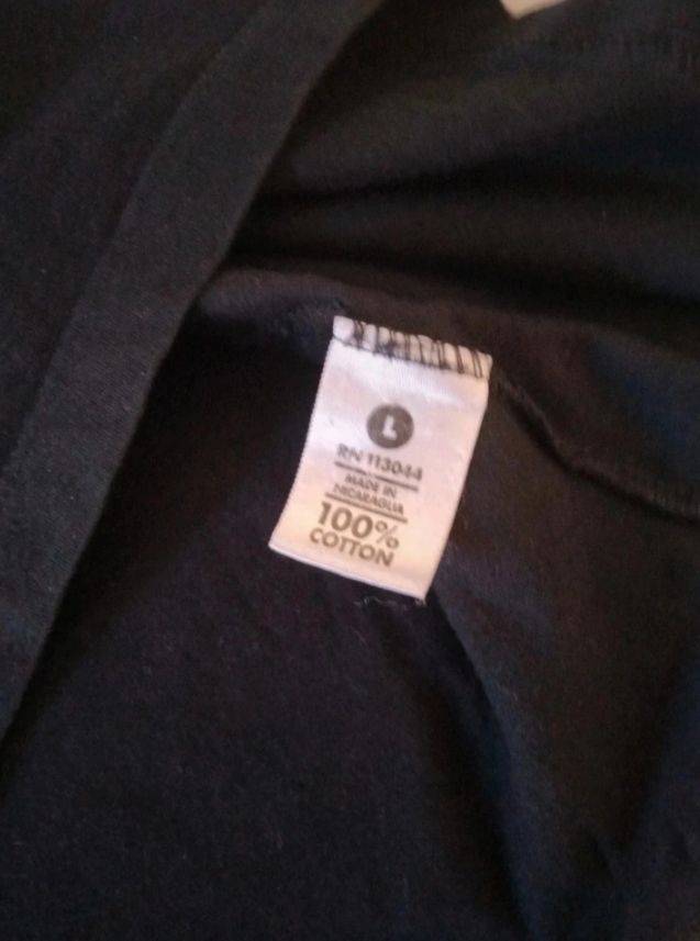 Camiseta negra estampada hombre