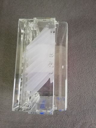 Tarjetero acrílico transparente