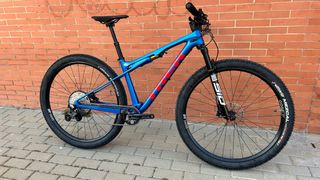 Bicicleta MTB Trek Supercaliber 9.7 ProyectOne.