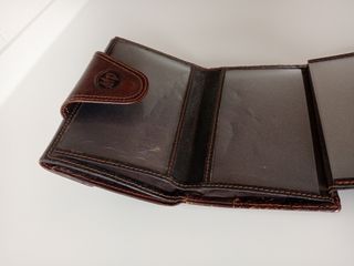 Cartera de piel marrón