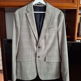 Americana JOVEN/CABALLERO GRIS ZARA talla 46.