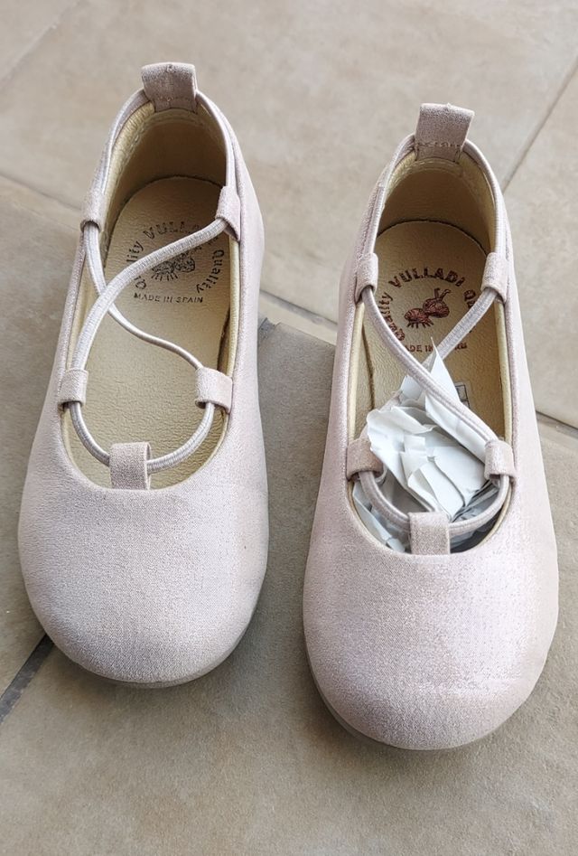 Zapatos mercedita marca vulladi. Talla 2