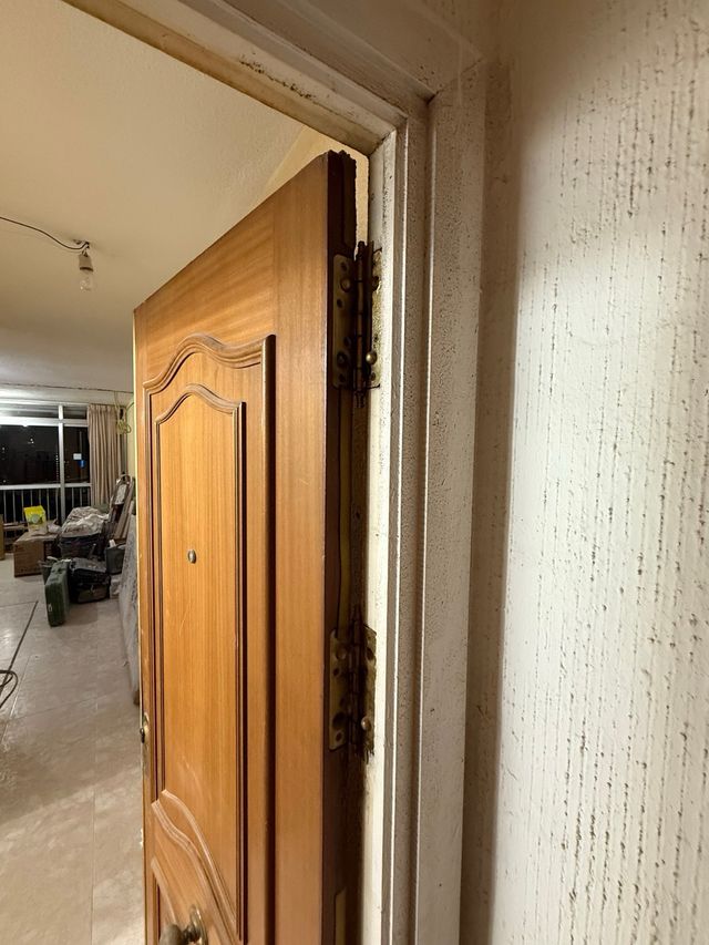 Puerta brindada de madera