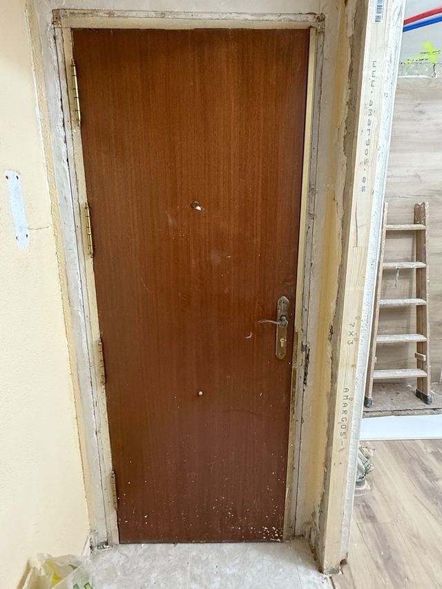 Puerta brindada de madera