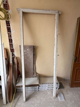 Puerta brindada de madera