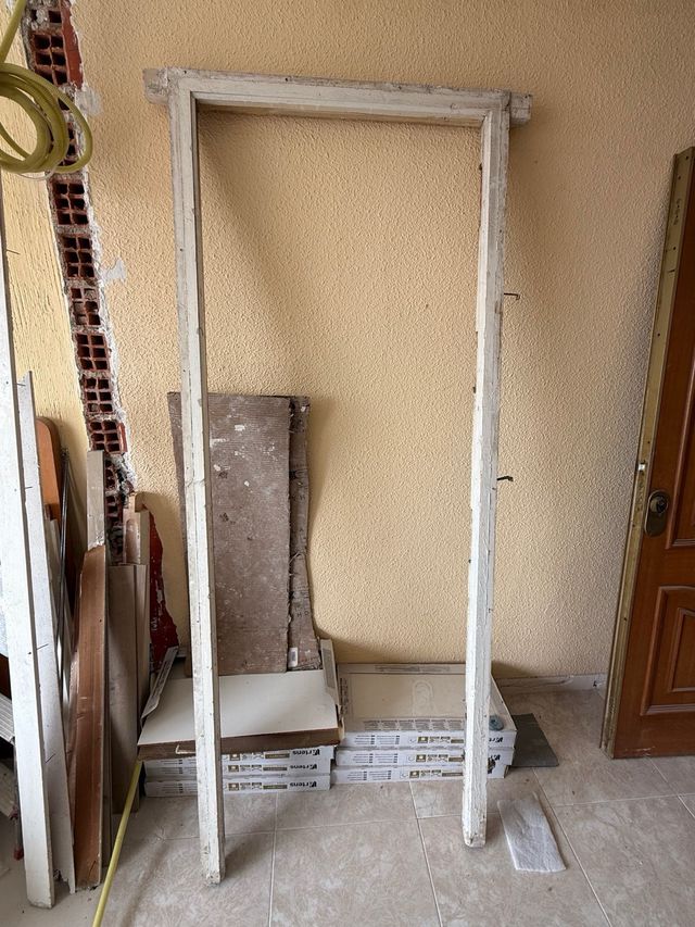 Puerta brindada de madera