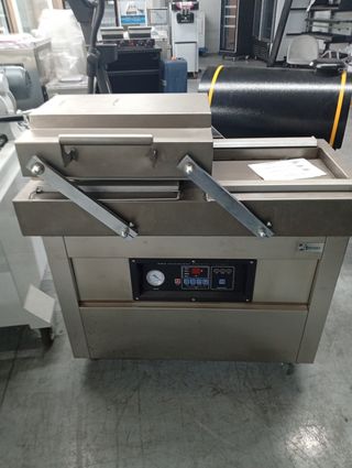 Envasadora al vacío de doble cuerpo.