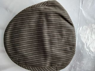 Gorra plana beige y marrón