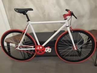 BICICLETA FIXIE CON OPCION DE PIÑON FIJO O LIBRE.