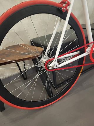 BICICLETA FIXIE CON OPCION DE PIÑON FIJO O LIBRE.