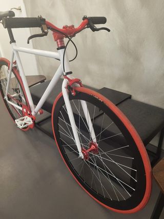 BICICLETA FIXIE CON OPCION DE PIÑON FIJO O LIBRE.