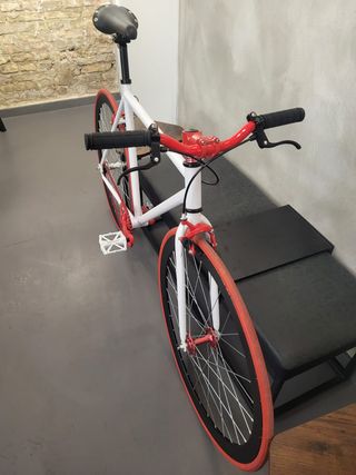 BICICLETA FIXIE CON OPCION DE PIÑON FIJO O LIBRE.
