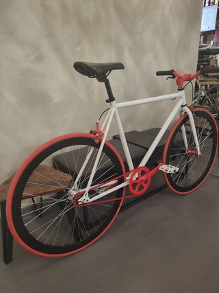 BICICLETA FIXIE CON OPCION DE PIÑON FIJO O LIBRE.