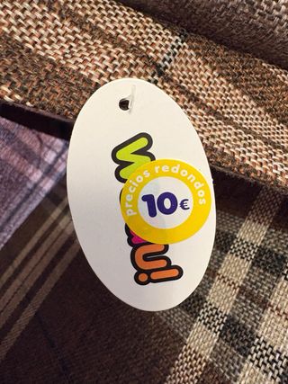 Cama tipi perro marrón