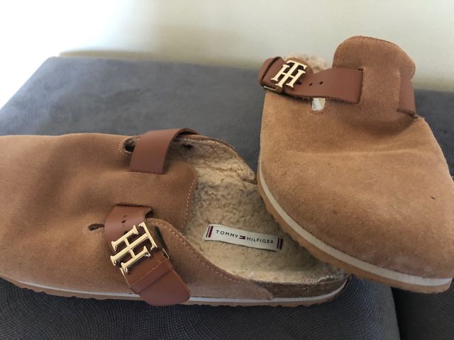 Zuecos de piel de serraje de Tommy Hilfiger