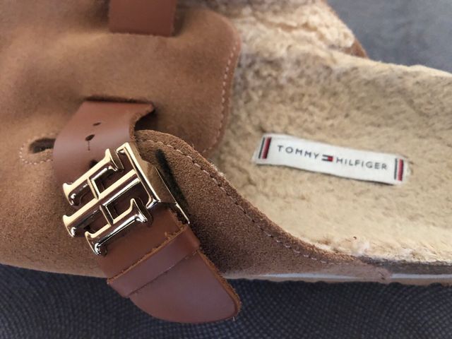 Zuecos de piel de serraje de Tommy Hilfiger