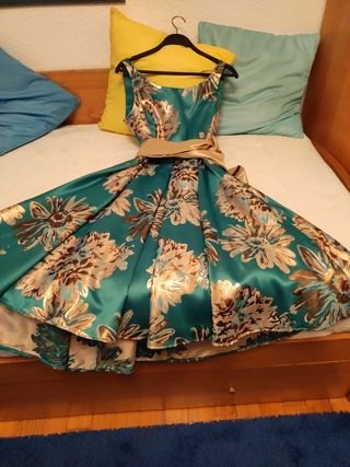 Vestido cóctel o evento.



