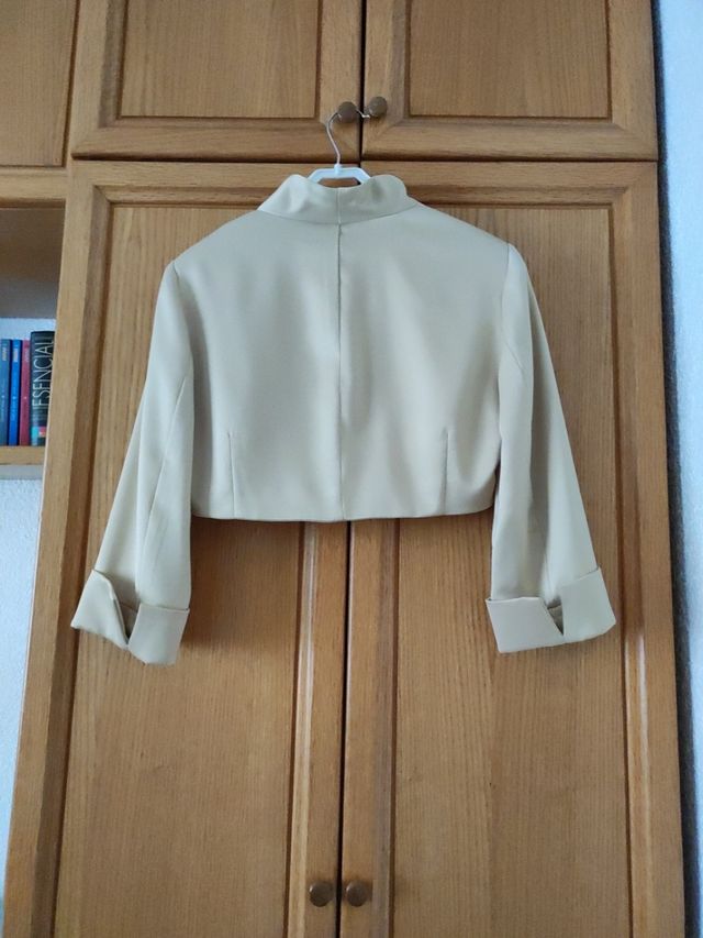 Vestido cóctel o evento.