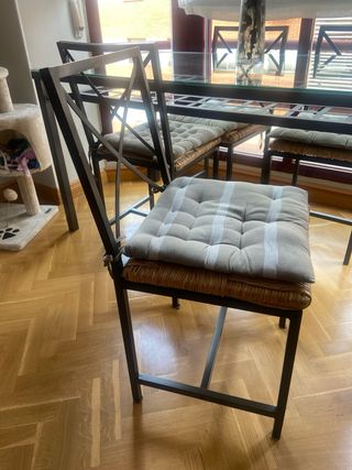 Conjunto mesa y sillas