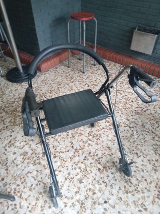Andador con asiento, usado