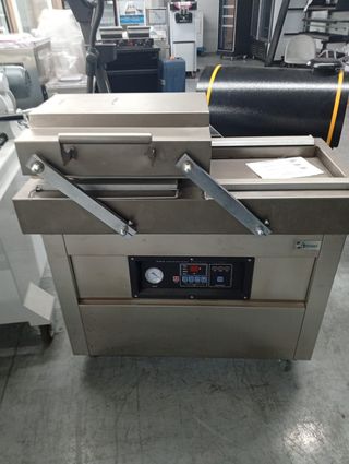 Envasadora al vacío de doble cuerpo.