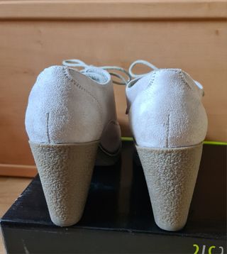 Zapatos ante gris claro - tacón