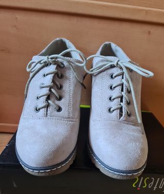 Zapatos ante gris claro - tacón