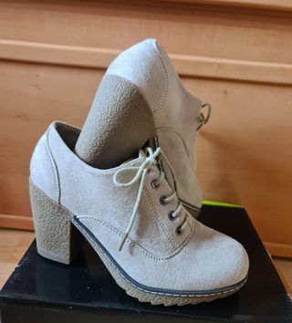 Zapatos ante gris claro - tacón