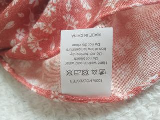 Pañuelo cuadrado flores rojo y blanco