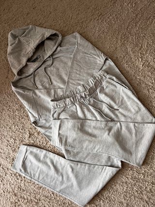 Chandal gris
